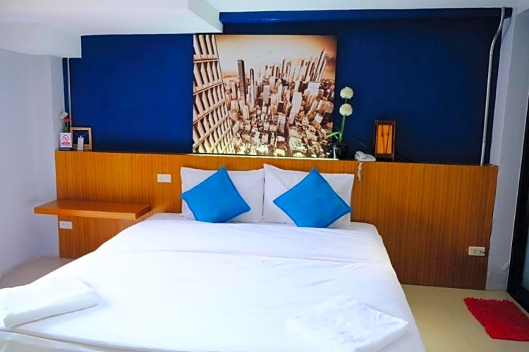 Junior Suite with pool view