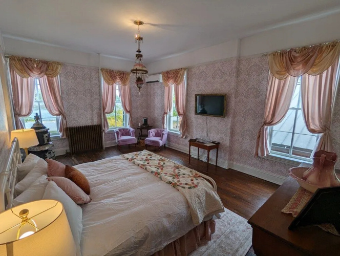 White House Hotel