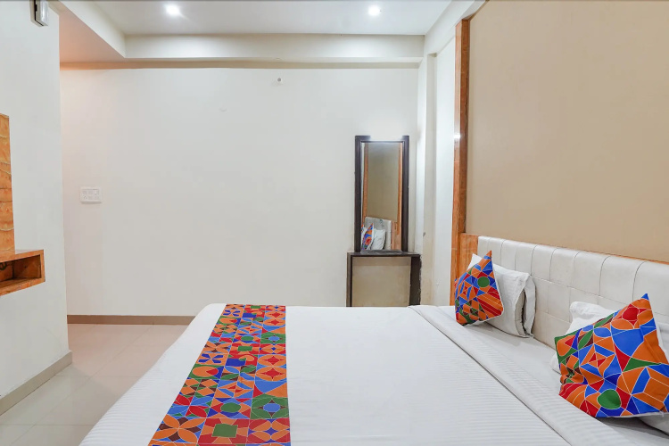 Fabhotel Bliss Inn