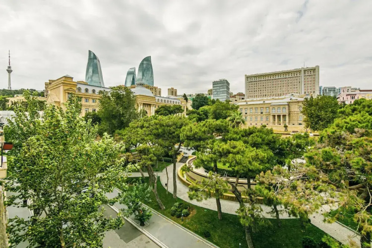 Фотография номера квартиры Luxury Apartment with Flame Tower View