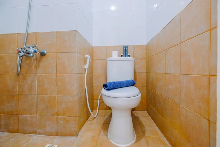 Functional and Artistic 2BR Green Pramuka Apartment