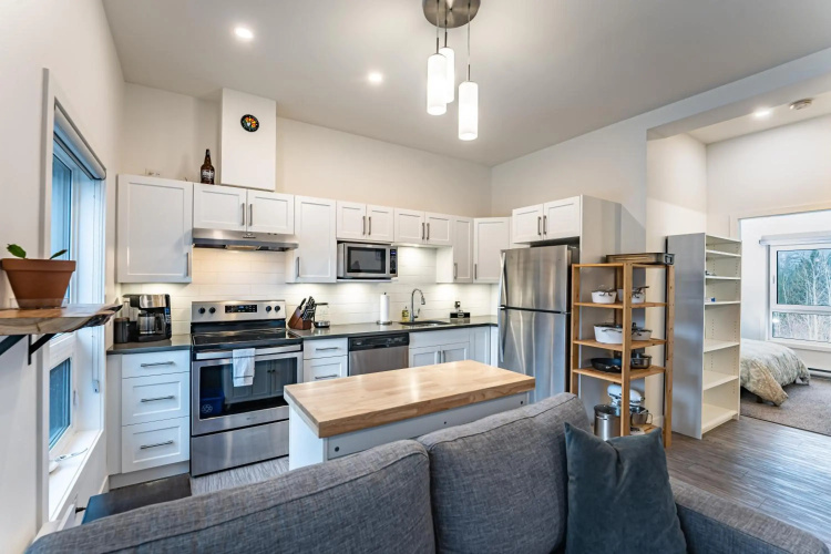 Niska's Den by Revelstoke Vacations