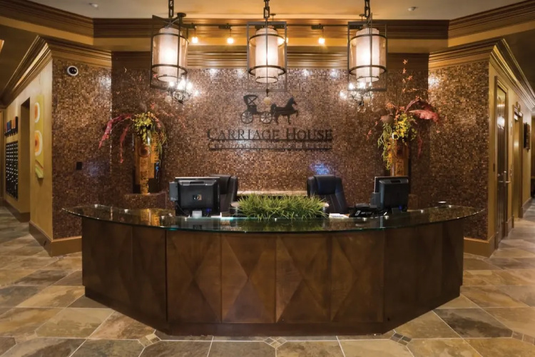Carriage House Hotel