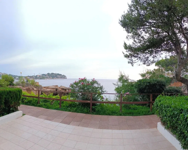 Stunning sea View and Waterfront Apartment