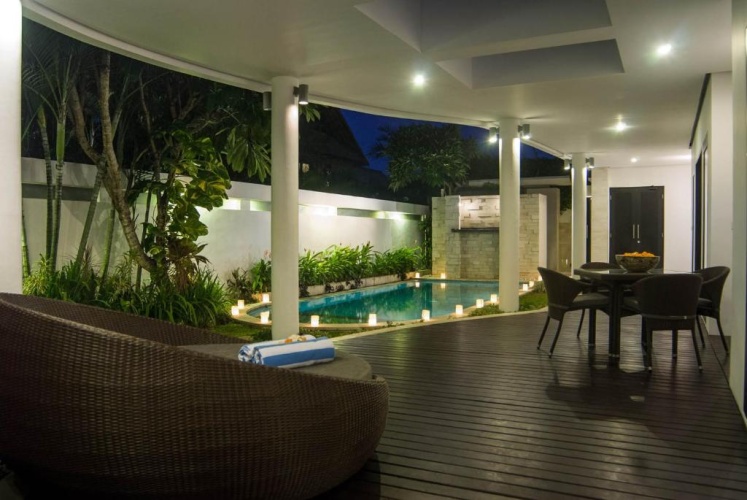 2 Bedrooms Villa