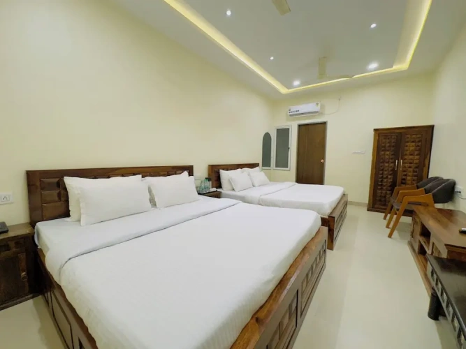 1 Bedroom Standard Quadruple Family room
