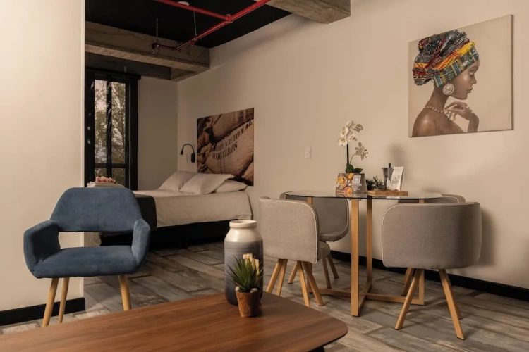 Standard Triple room with city view