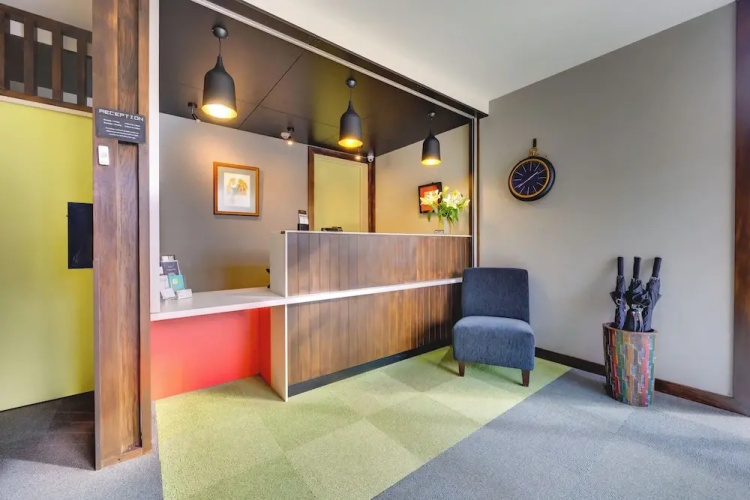 Ava Lodge
