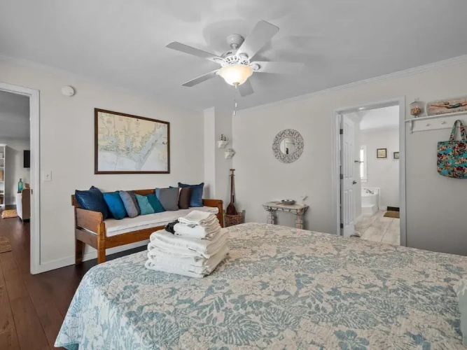 Sea La Vie 3 Bedroom Home by RedAwning