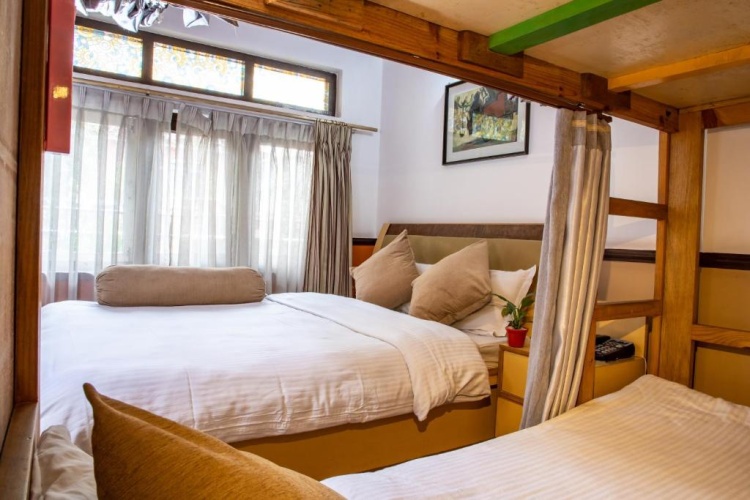 Standard Triple room