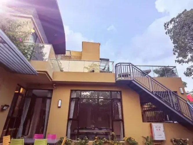 the Jing Manor