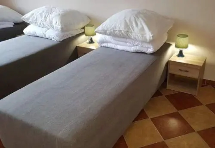 Hostel 48