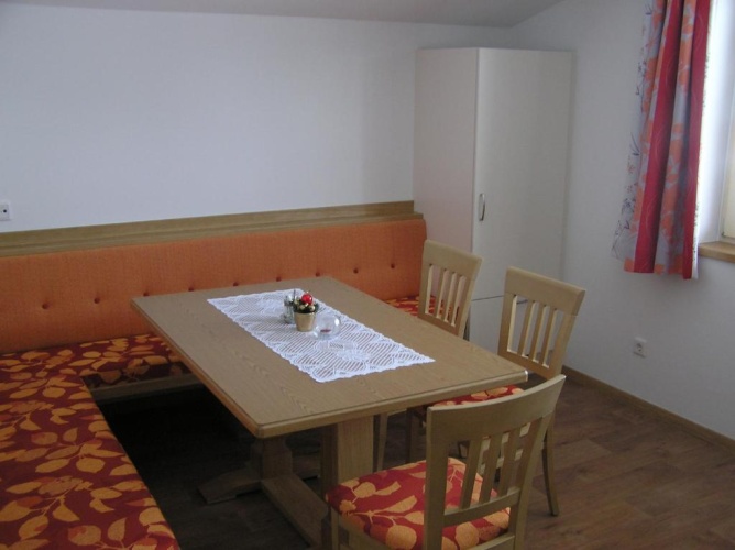 3 Bedrooms Apartment