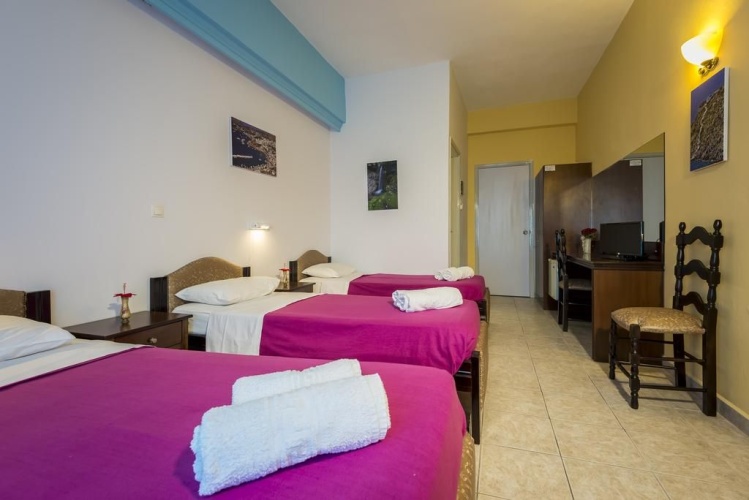 Standard Triple room