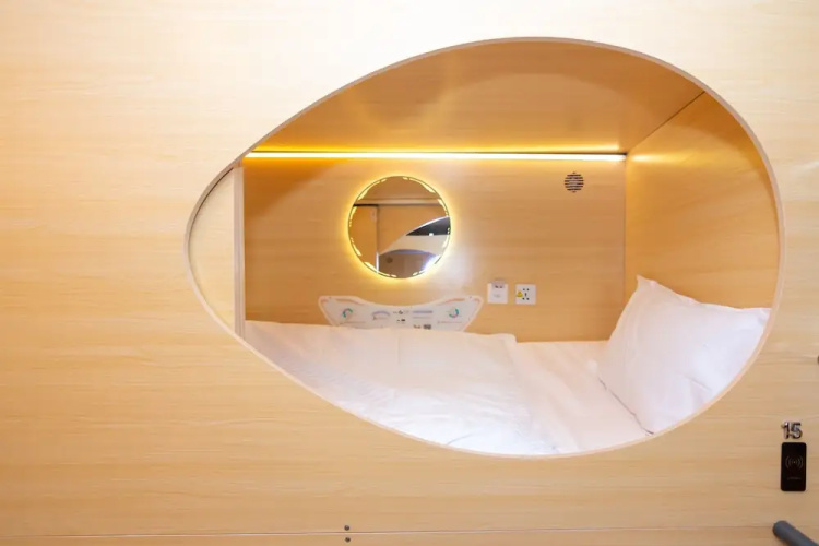 Momostay Capsule Hotel