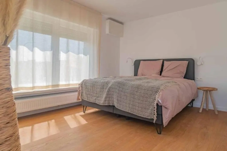 5 Bedrooms Cottage