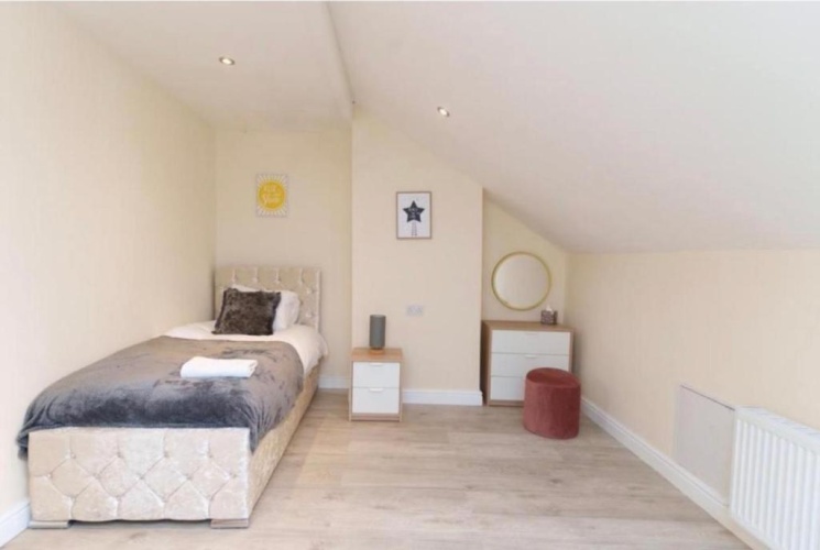 2 Bedrooms Apartment