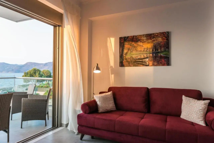 Niovi Seaside Suites
