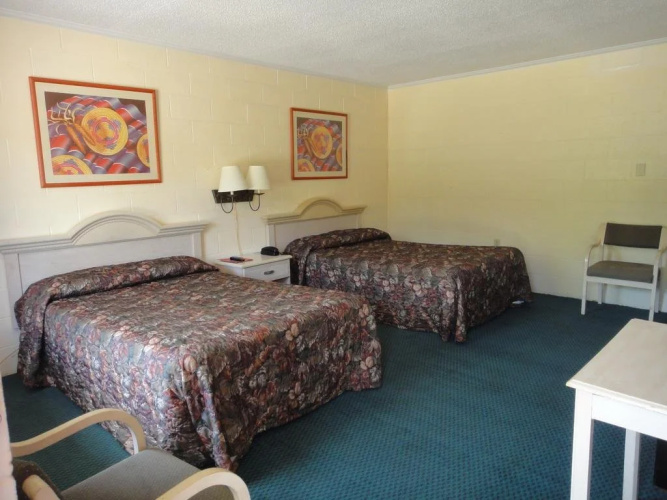 Deluxe Inn