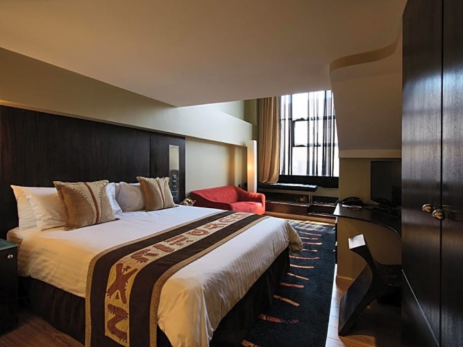 Business Quadruple Suite
