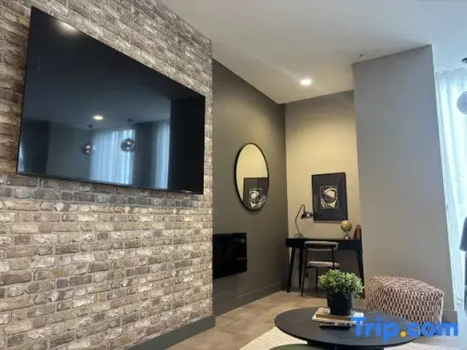 Stylish apartment in central Birmingham, with Parking