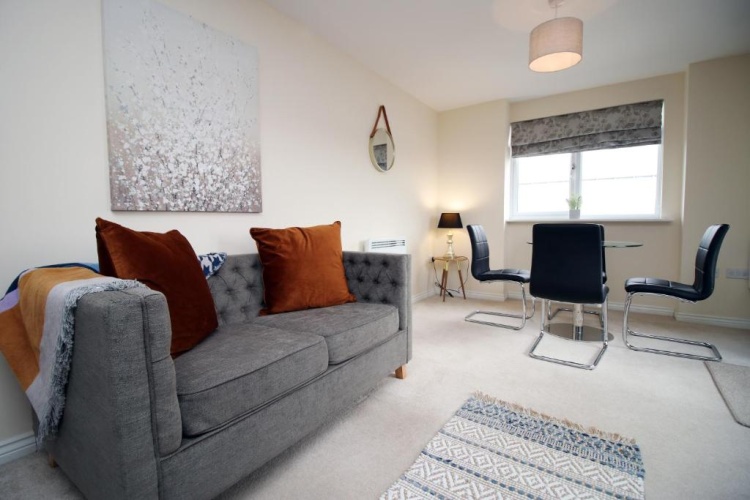 2 Bedrooms Apartment