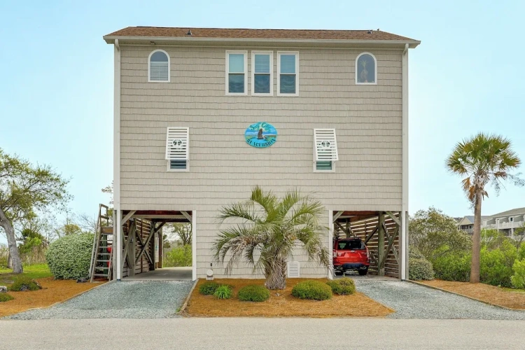 4 Bedrooms Cottage with balcony