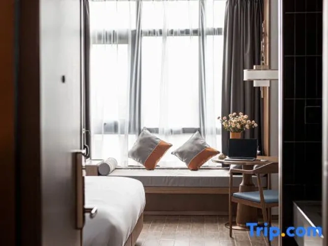 Standard Double room with lake view