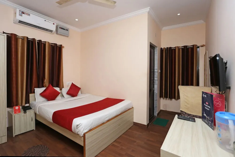 OYO Flagship 8346 LazyStays