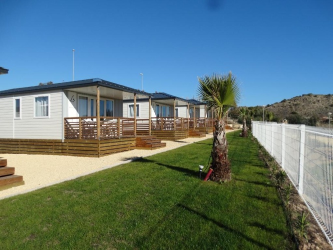 2 Bedrooms Bungalow