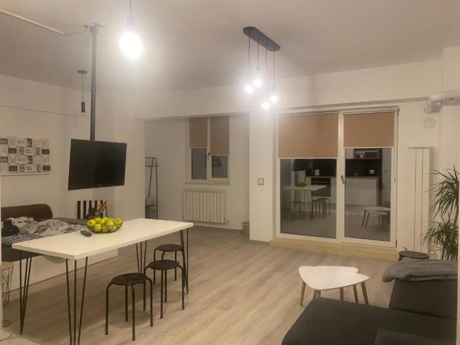 Maia Minimalist Studio