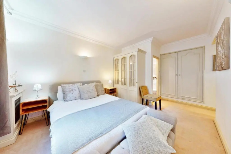 Stay In Bond Street
