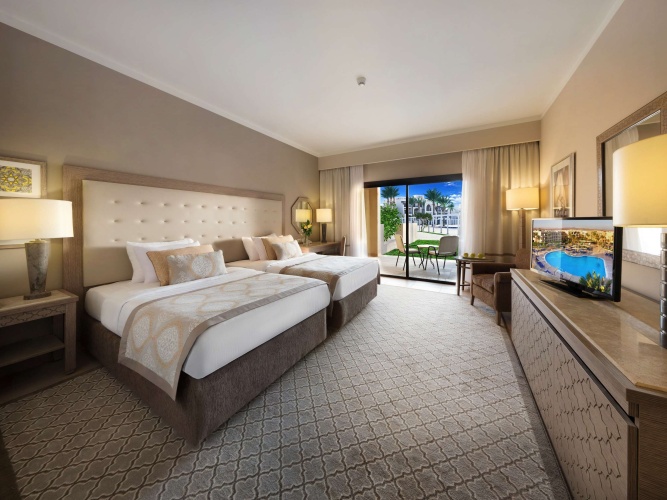 Superior Twin room with garden view