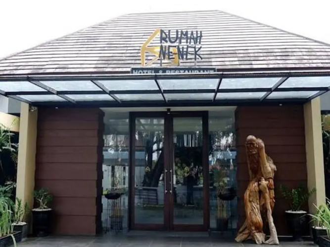 Rumah Nenek Hotel and Restaurant