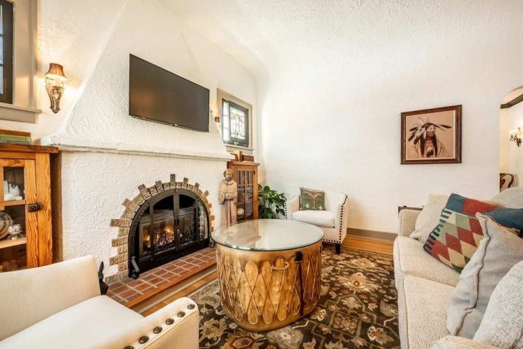 5 Bedrooms Cottage with balcony