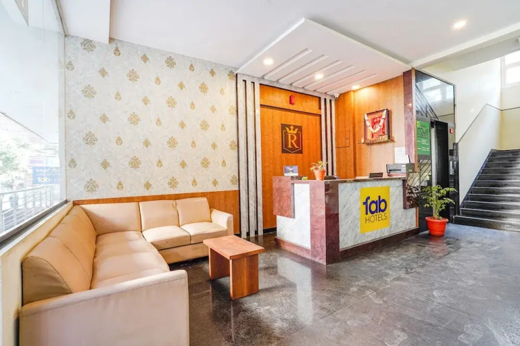 Fabhotel Rove Inn & Suites