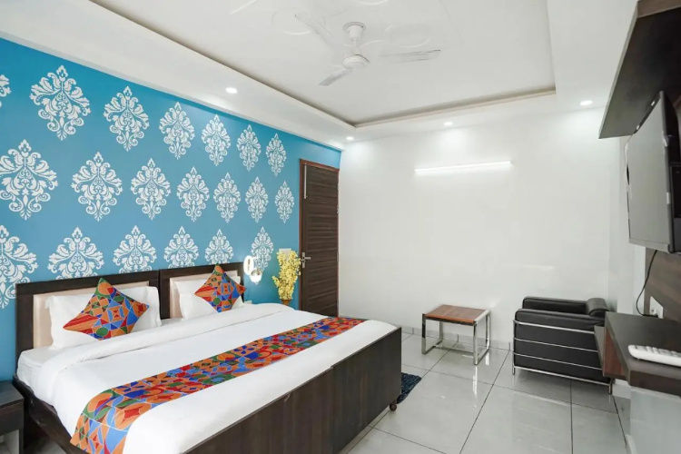 Fabhotel Tanvi Premium