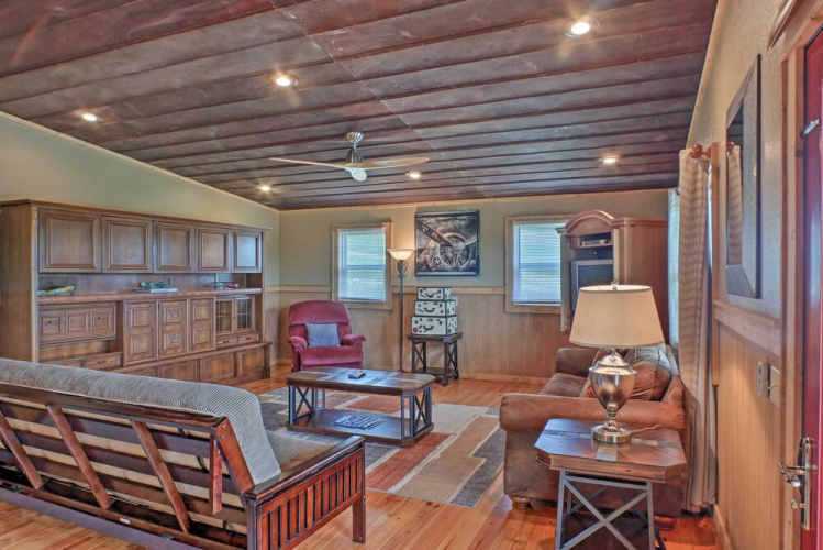 Guntersville Cabin w/ Lake Views!