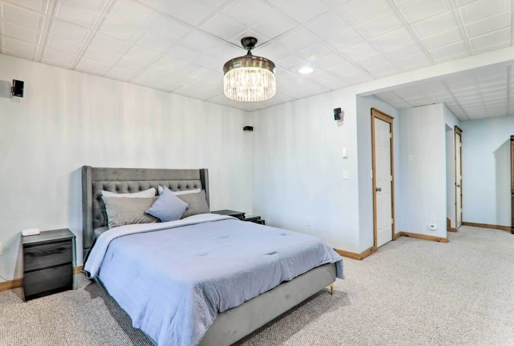 4 Bedrooms Apartment
