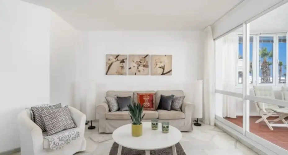 2 Bedrooms Family Apartment with sea view