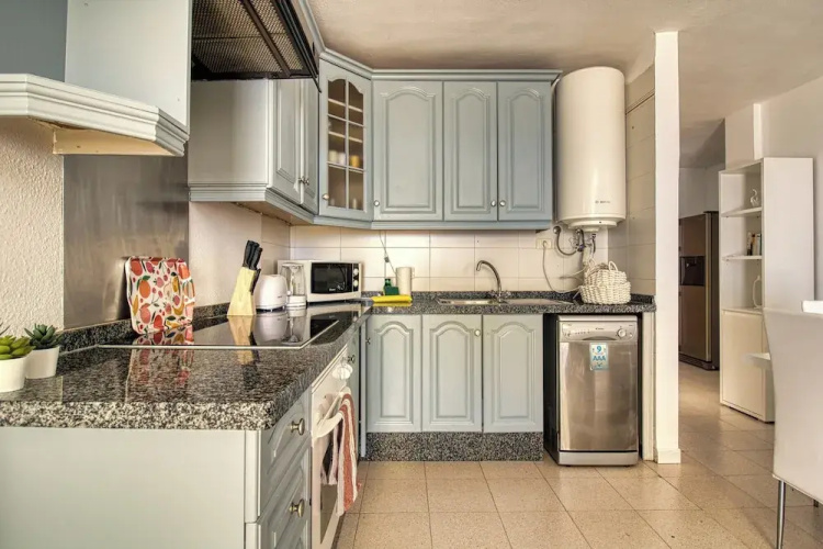 Apartment - Sleeps 4 - Jacuzzi - Terrace - Pool