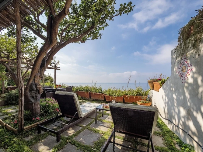 Cottage with sea view
