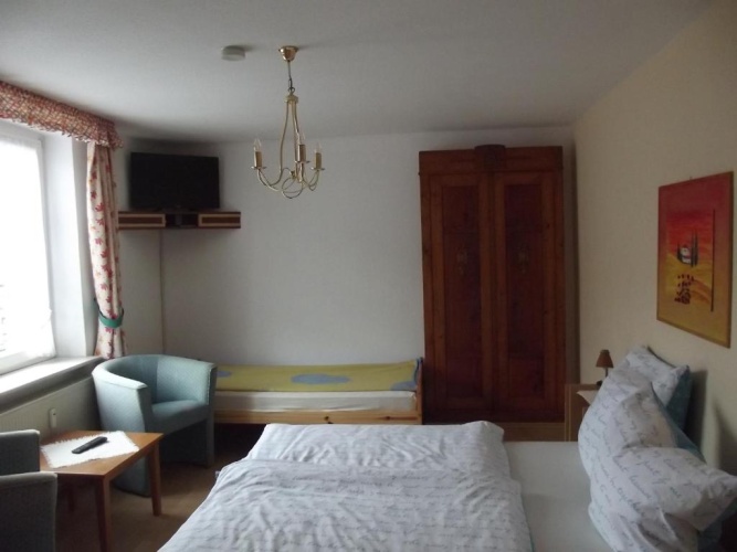 Standard Triple room