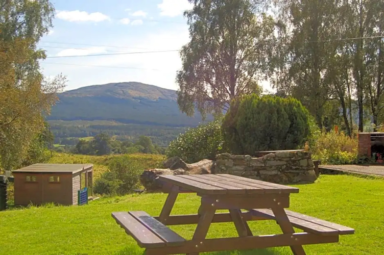 Cosy & compact Rowan Lodge no2