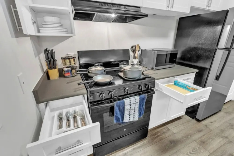 Upscale 1BR Suite to Downtown Raleigh