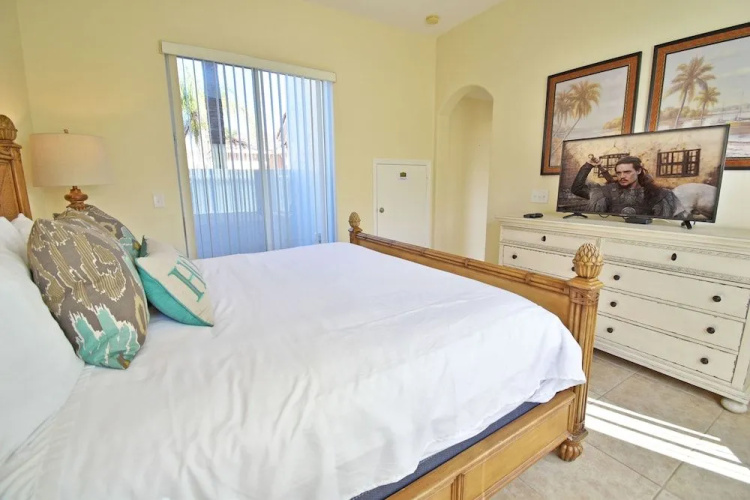 T628BD Sunflower 5 Br villa by RedAwning