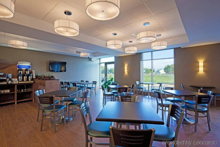 Holiday Inn Express & Suites Saint - Hyacinthe photo 34