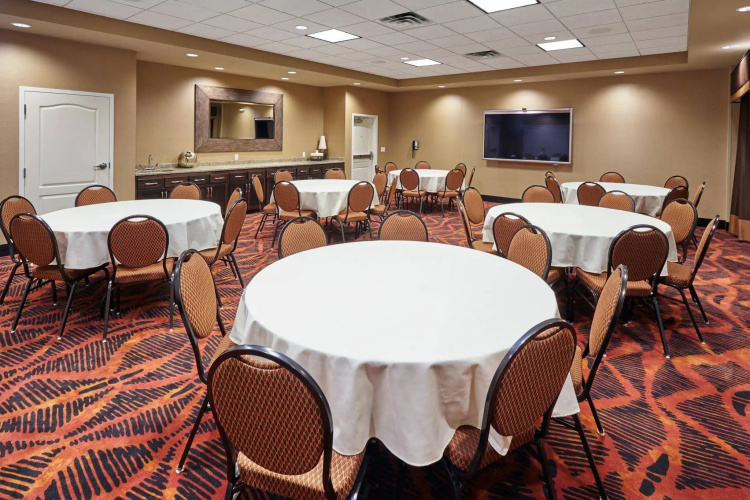 Hampton Inn & Suites Milwaukee/Franklin photo 33