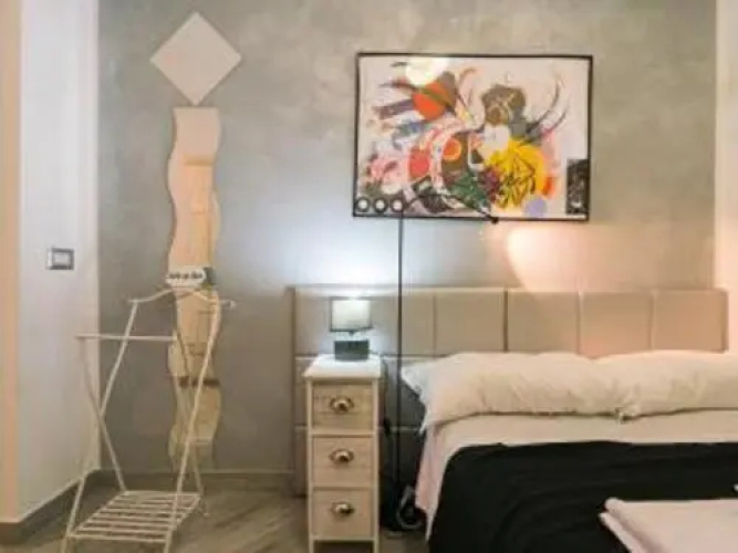 Rome Apartment - Queen