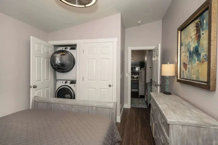 Heart of Mainstrasse Apt 2